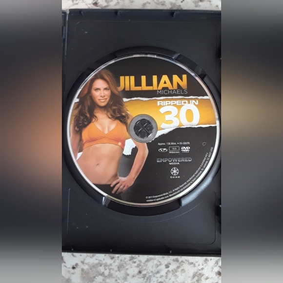 Jillian Michaels Lot of 2 DVDs Ripped in 30 + Killer Abs - Picture 4 of 7
